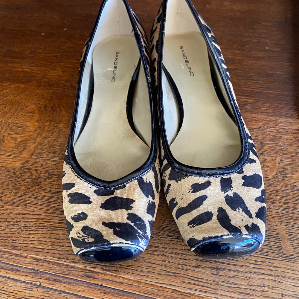 NWOT BANDALINO ANIMAL FLATS